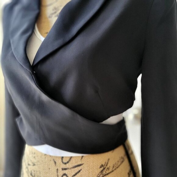 New York & Co. Cropped Wrap Blazer in Black -S - Picture 6 of 8